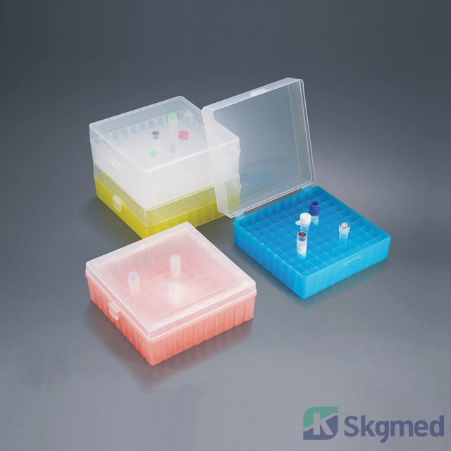 100 kuopan mikroputkien s&auml;ilytyslaatikko polypropeenista (flip cap)